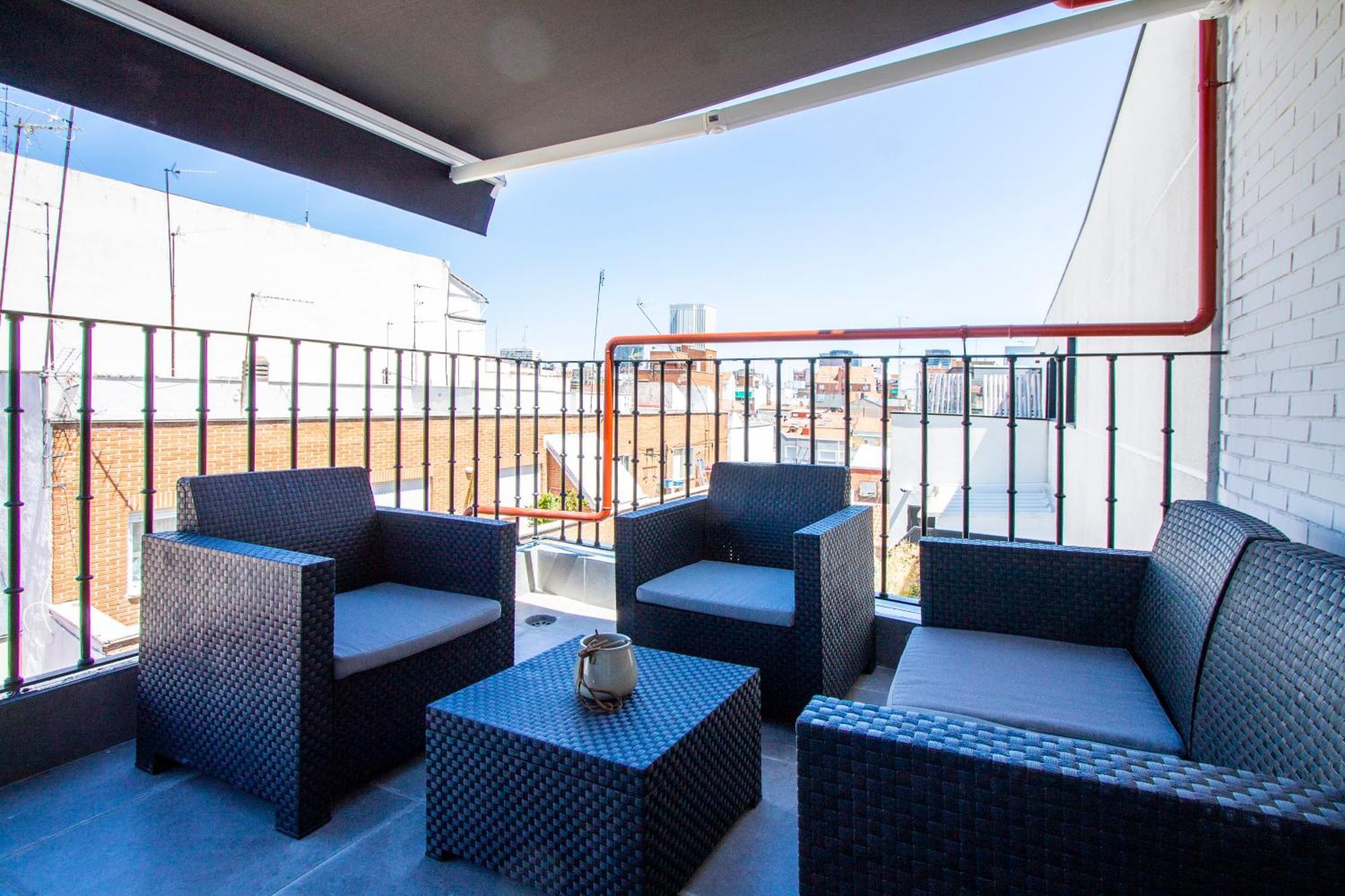 Apartamentos Cuatro Caminos Madrid Exterior photo
